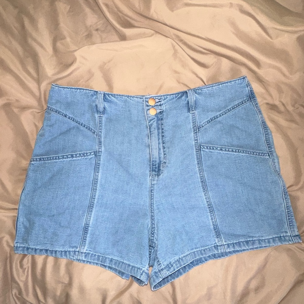 Universal thread size 16 high rise midi denim short